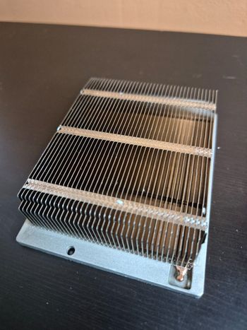 hp dl360p gen8 žemos klasės cpu heatsink (latch type) 654757‑001 / 667880‑001
