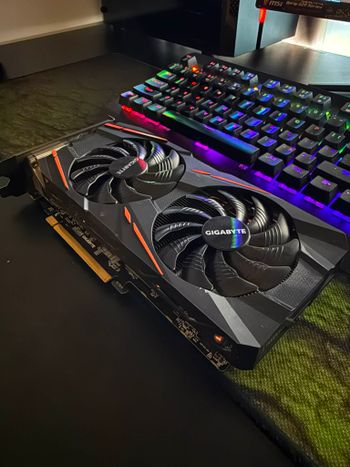Gigabyte Radeon RX 570 4 GB 1168-1255 Mhz PCIe x16 GPU