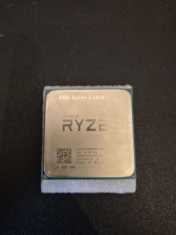 AMD Ryzen 5 2600 3.4-3.9 GHz AM4 6-Core CPU