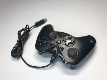 Varr Flanker OGPXBOXNEW Wired X-Box Gamepad – Great Condition, Ready to Play!