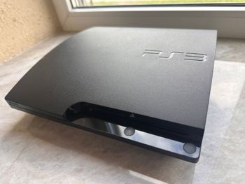 Sony PlayStation 3 PS3 Slim 500GB 2 originalūs pultai su žaidimais