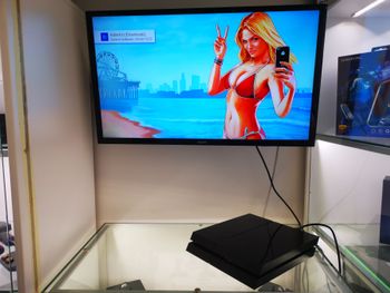 Playstation 4 su 16 žaidimų