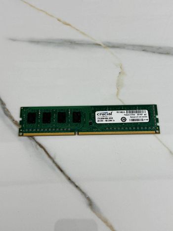 Crucial 4 GB (1 x 4 GB) DDR3-1600 Black / Green PC RAM