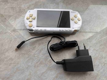 Sony PSP 1004 baltas, atrištas su 16Gb kortele ir žaidimais