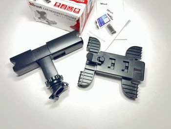 Trust 18639-02 Universal Car Headrest Tablet Mount (New, Open Box)
