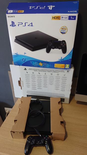 PS4 SLIM 1TB + Caja