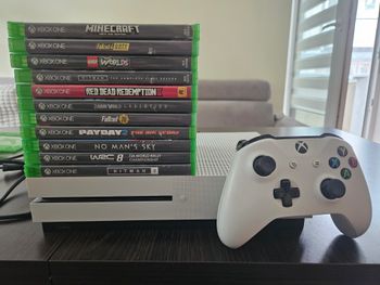 Xbox One S 500GB su 14 žaidimų
