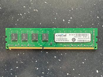 Crucial 8 GB (1 x 8 GB) DDR3-1600 Green PC RAM