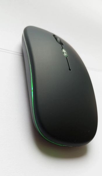Belaidė pelytė pakraunama šviečianti juoda wireless mouse Pelė