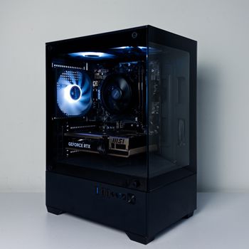 Ryzen 5 5500 A520M 16GB DDR4 512GB NVMe SSD RTX 5060 8GB