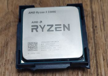 AMD Ryzen 3 3200G 3.6-4.0 GHz AM4 Quad-Core CPU