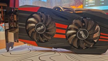 Asus Radeon R9 270X 4 GB 1120 Mhz PCIe x16 GPU