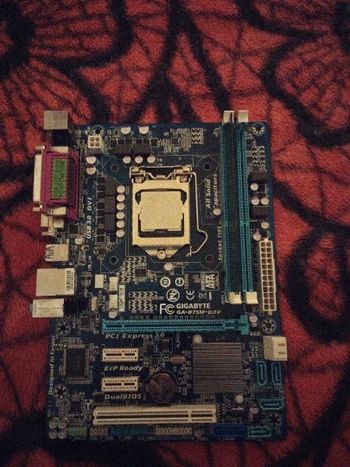 Gigabyte GA-B75M-D3V Intel B75 Micro ATX DDR3 LGA1155 1 x PCI-E x16 Slots Motherboard