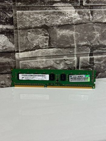 Micron 4 GB (1 x 4 GB) DDR3-1600 Black / Green PC RAM