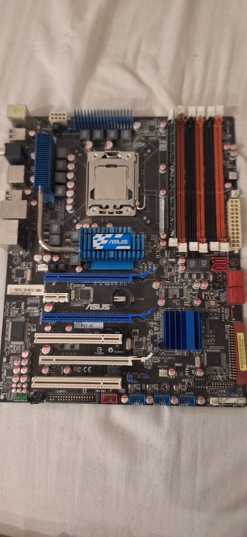 Asus P6TD Deluxe Intel X58 ATX DDR3 LGA1366 3 x PCI-E x16 Slots Motherboard