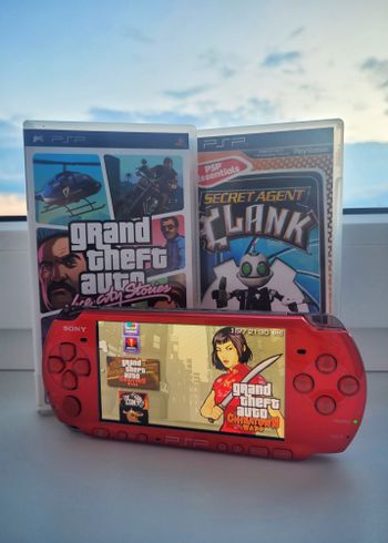 PSP 3003, Radiant Red, 32GB + 2 žaidimai