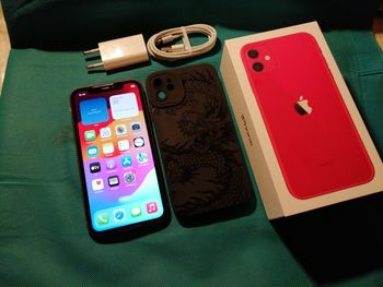 Apple iPhone 11 64GB Red