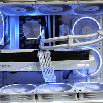 Ryzen 7 7800X3D B650M WiFi 32GB DDR5 2TB NVMe SSD RX 9070 XT