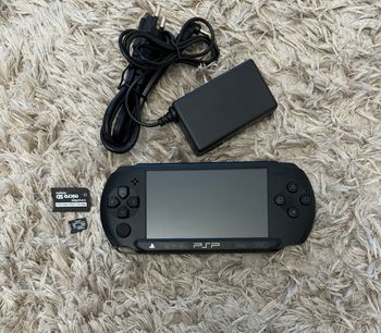 PSP E1000 + 64 GB + Paskyra su 65 zaidimais!
