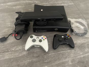 Xbox 360 slim 100 žaidimų RGH 3 1TB! 2 pultai ir kinect