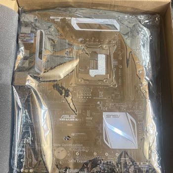 Asus X99-A/USB 3.1 Intel X99 ATX DDR4 LGA2011 v3 4 x PCI-E x16 Slots Motherboard