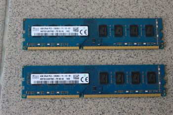 SK hynix 4 GB (1 x 4 GB) DDR3-1333 Blue / Black PC RAM