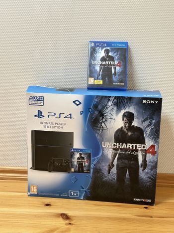 PlayStation 4, Black, 1TB
