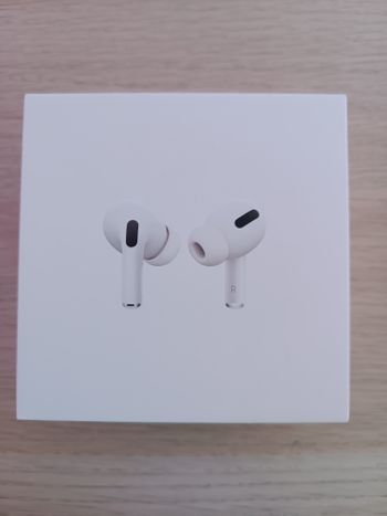 Apple Airpods Pro officiel sous garantie avec facture 