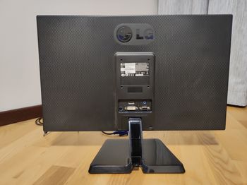 LG Flatron IPS234 v 23 for sale