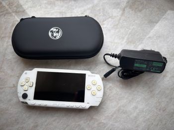 Sony PSP 1000 IPS ekranas, atminties 128Gb kortelė pskyroje 170 žaidimų