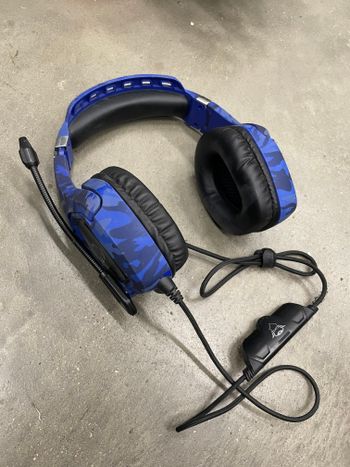 Trust GXT 488 Forze-G ps4 ausines. 