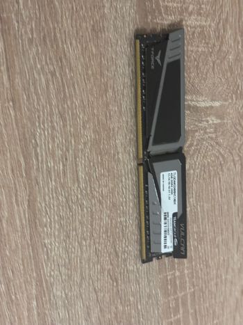 T force 4GB 2400 black ramai