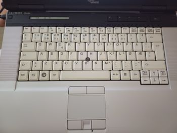Buy Fujitsu Siemens Lifebook E8410 su pakrovėju