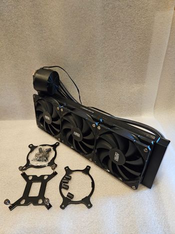 AIO Silver Monkey X SNOWY BLACKOUT 360 3x120 mm