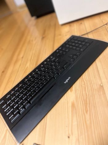 Logitech K740 ILLUMINATED
