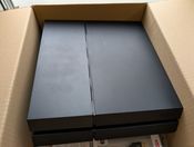 PlayStation 4, Black, 2 pulteliai 720GB atristas 9.0