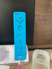 Parduodu Nintendo Wii konsolę su priedais – atrišta + 32GB USB for sale
