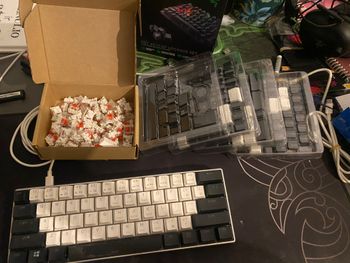 Custom RK61 Bluetooth mechanine klavetura su Aqua King switchais