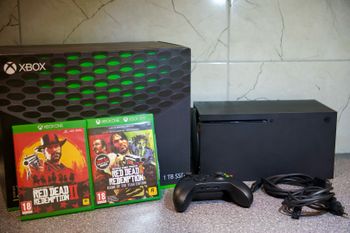 Get Xbox Series X 1TB + 2 Red Dead Redemption žaidimai (diskai, dėžės)