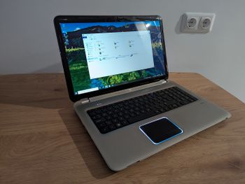 HP DV9 / 17" / i7 / Radeon / 256GB SSD / 700GB HDD