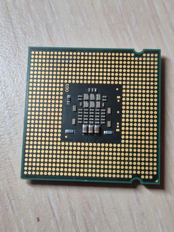 Intel Pentium E2200 2.2 GHz LGA775 Dual-Core CPU
