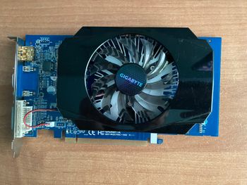 Gigabyte Radeon HD 6570 1 GB 670 Mhz PCIe x16 GPU